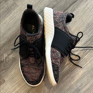 Also multi-colored Sneakers